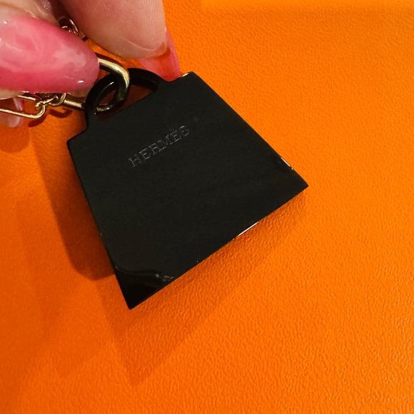 HERMÈS AMULETTE KELLY PENDANT NECKLACE - Picture 2 of 9